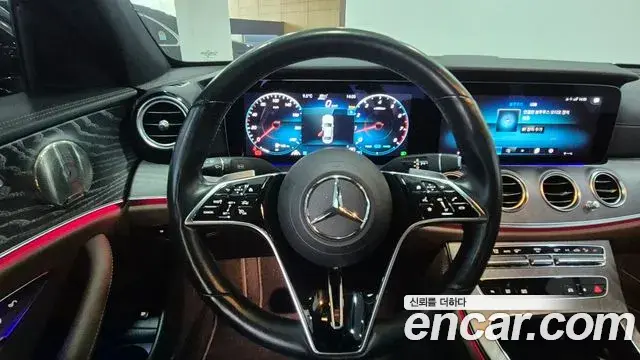 Mercedes-Benz E-Class 2022 — ფოტო 8/17