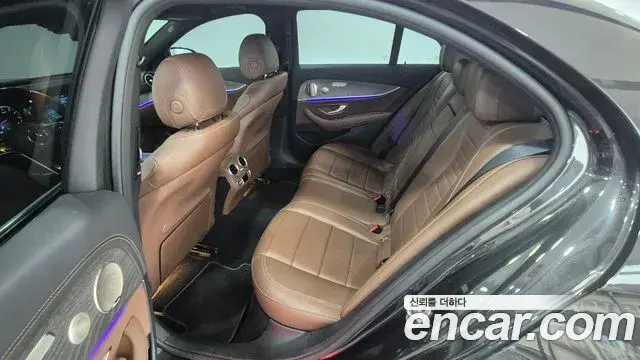Mercedes-Benz E-Class 2022 — ფოტო 2/17