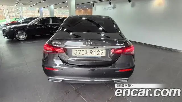 Mercedes-Benz E-Class 2022 — ფოტო 16/17
