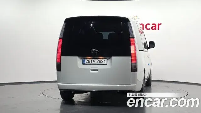 Hyundai Staria 2021 — ფოტო 4/20