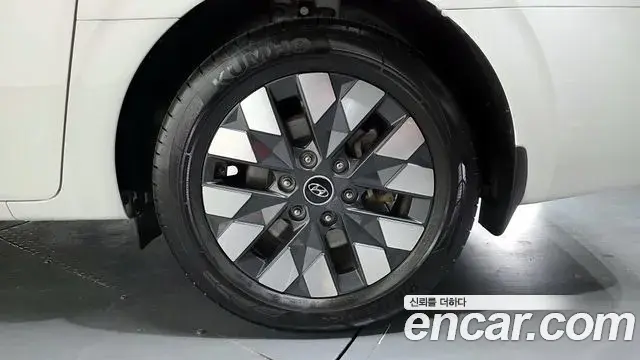 Hyundai Staria 2021 — ფოტო 17/20