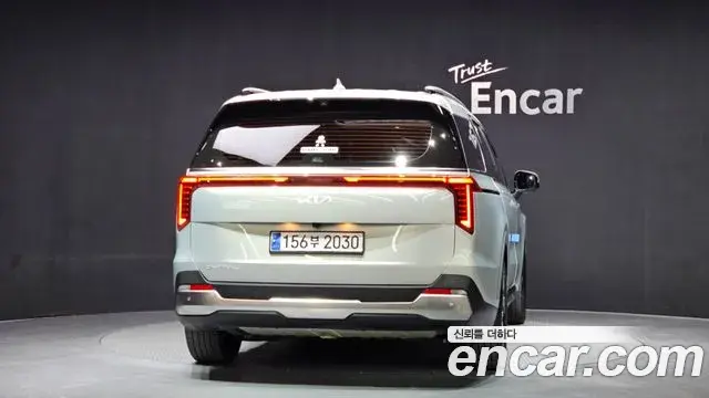 Kia Carnival 2023 — Şəkil 17/20