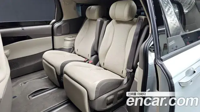 Kia Carnival 2023 — Şəkil 13/20