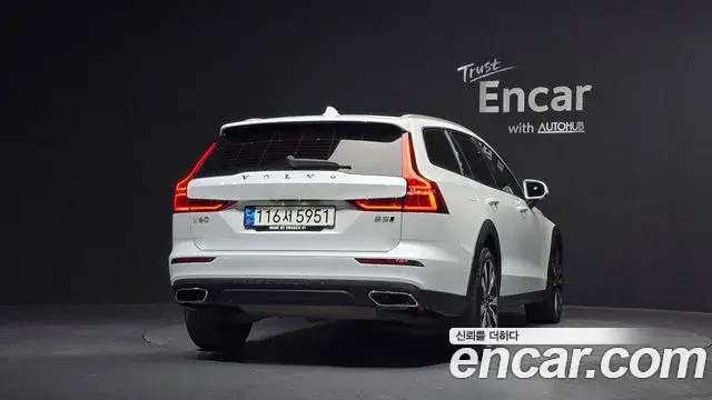 Volvo V60 Cross Country 2021 — Şəkil 2/20