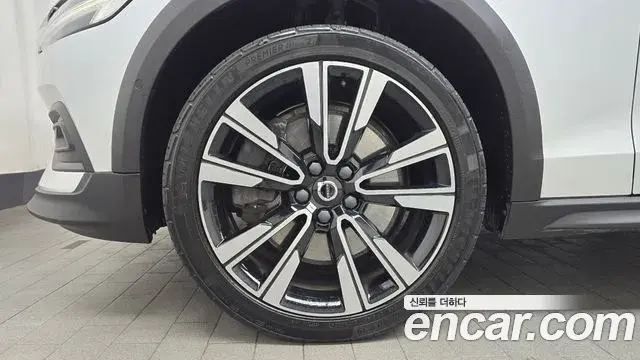 Volvo V60 Cross Country 2021 — Şəkil 11/20
