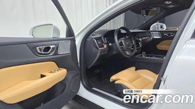 Volvo V60 Cross Country 2021 — Şəkil 12/20