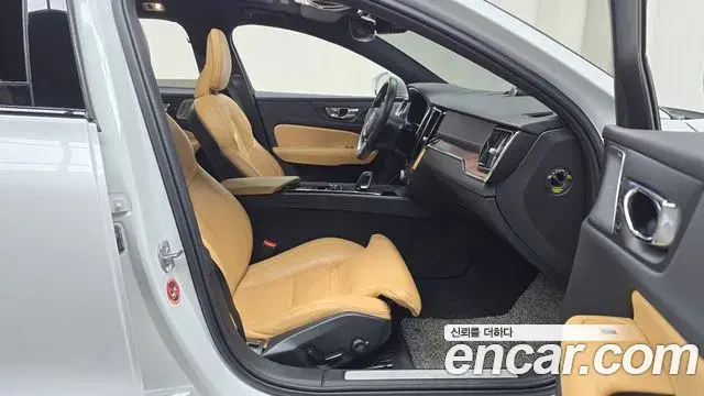Volvo V60 Cross Country 2021 — Şəkil 4/20