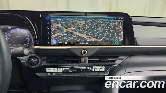 Toyota Crown Crossover 2023 — ფოტო 2/20