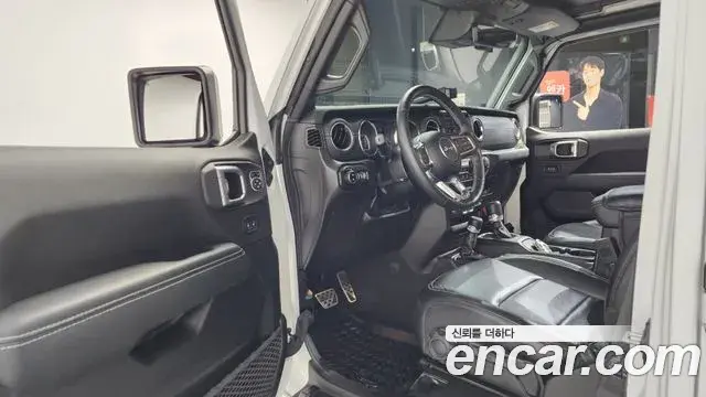 Jeep Wrangler 2023 — Şəkil 10/20