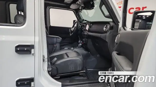 Jeep Wrangler 2023 — Şəkil 14/20