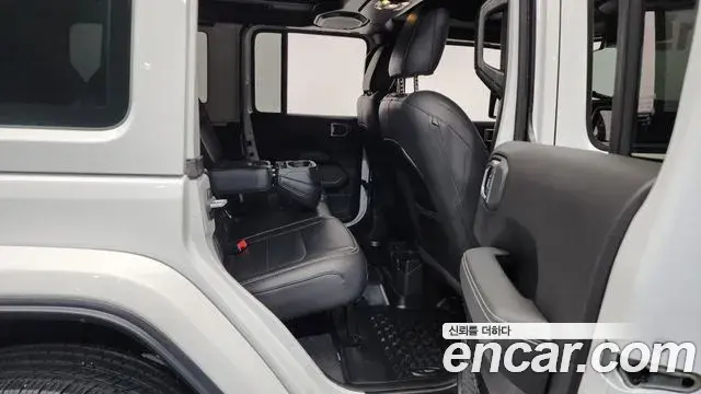 Jeep Wrangler 2023 — Şəkil 13/20