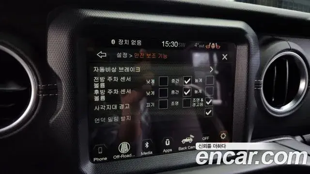 Jeep Wrangler 2023 — Şəkil 16/20
