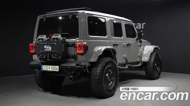 Jeep Wrangler 2022 — Фото 2/20