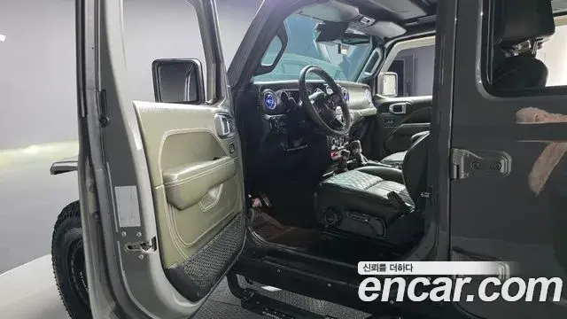 Jeep Wrangler 2022 — Фото 10/20