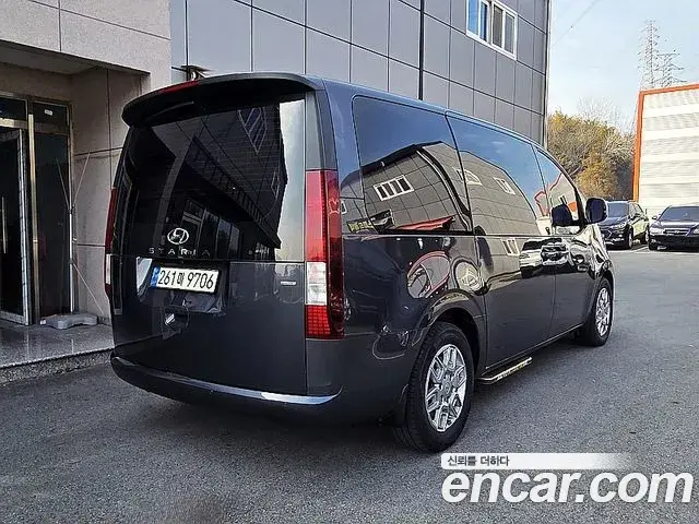 Hyundai Staria 2021 — ფოტო 8/20