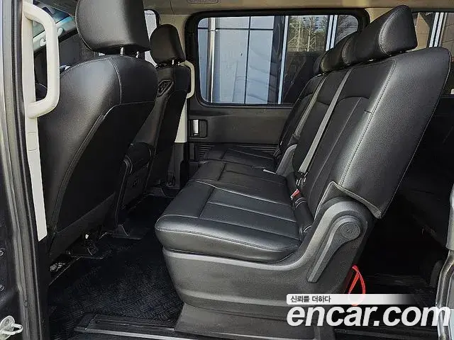 Hyundai Staria 2021 — ფოტო 1/20