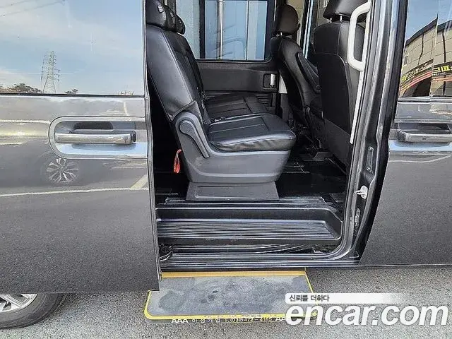 Hyundai Staria 2021 — ფოტო 16/20