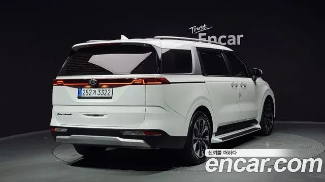 Kia Carnival 2021 — Photo 2/20