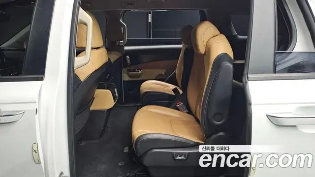 Kia Carnival 2021 — Photo 12/20