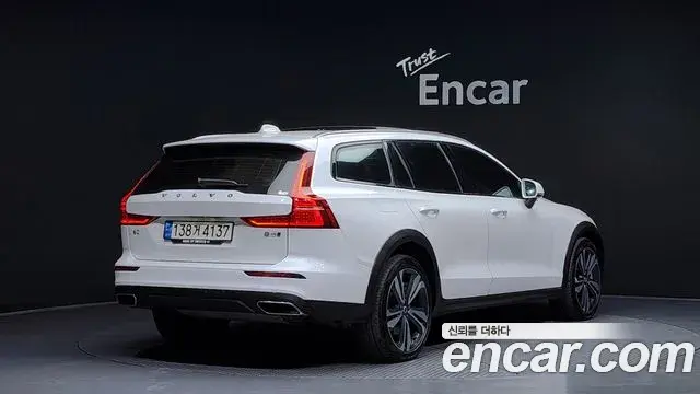 Volvo V60 Cross Country 2021 — Photo 6/20