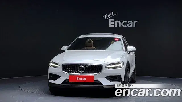 Volvo V60 Cross Country 2021 — Photo 9/20