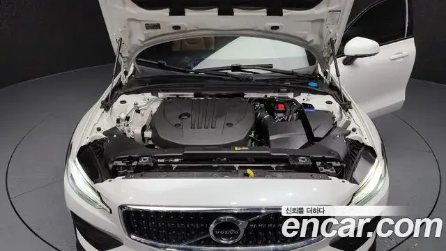 Volvo V60 Cross Country 2021 — Photo 3/20