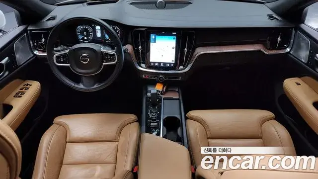 Volvo V60 Cross Country 2021 — Photo 10/20