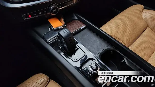 Volvo V60 Cross Country 2021 — Photo 19/20