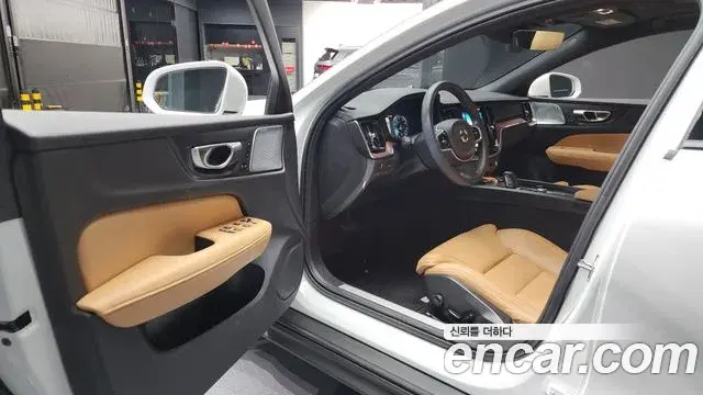 Volvo V60 Cross Country 2021 — Photo 7/20