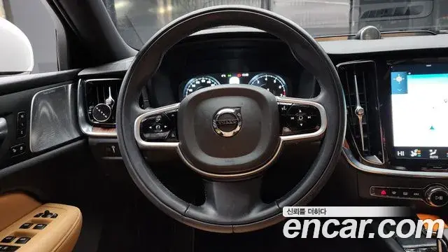 Volvo V60 Cross Country 2021 — Photo 15/20