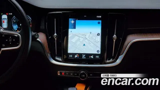Volvo V60 Cross Country 2021 — Photo 11/20