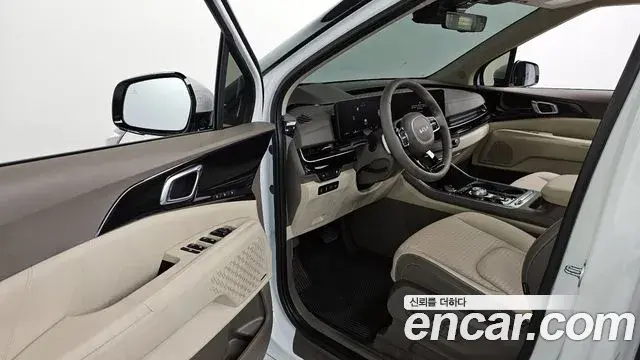 Kia Carnival 2023 — Şəkil 18/20
