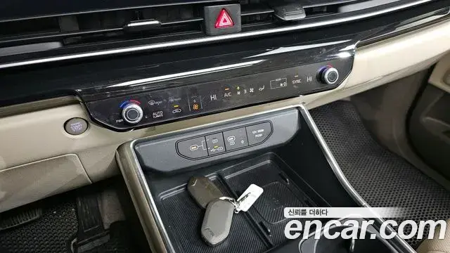 Kia Carnival 2023 — Şəkil 17/20
