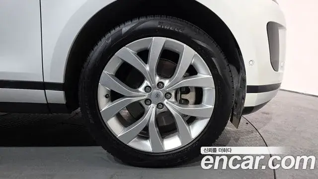 Land Rover Range Rover Evoque 2021 — Фото 5/20