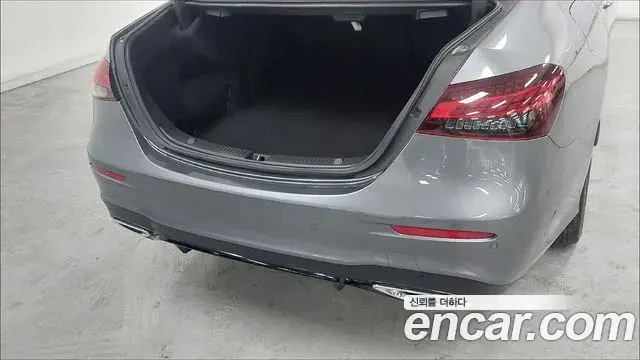 Mercedes-Benz E-Class 2022 — Şəkil 13/17