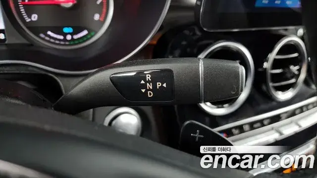 Mercedes-Benz GLC-Class 2018 — Şəkil 8/20