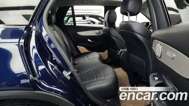 Mercedes-Benz GLC-Class 2018 — Şəkil 16/20