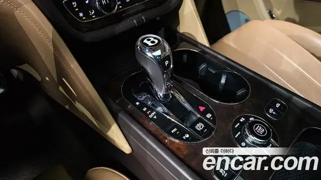Bentley Bentayga 2020 — Photo 1/20