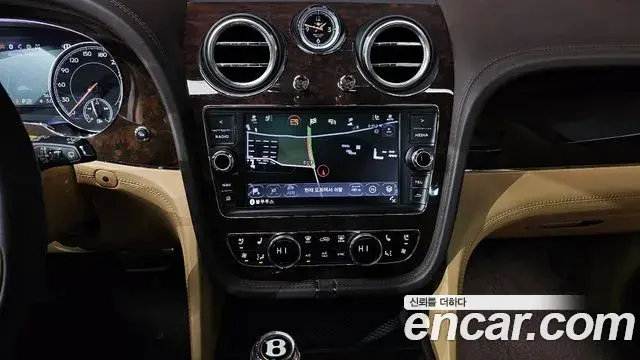 Bentley Bentayga 2020 — Photo 3/20