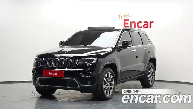 Jeep Grand Cherokee 2018 — ფოტო 17/20