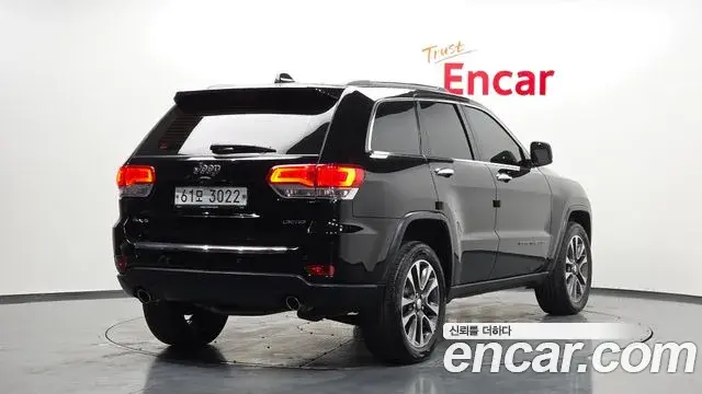 Jeep Grand Cherokee 2018 — ფოტო 14/20