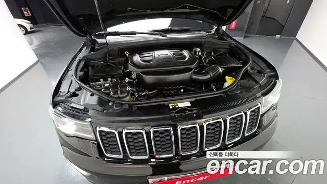Jeep Grand Cherokee 2018 — ფოტო 20/20