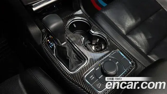 Jeep Grand Cherokee 2018 — ფოტო 7/20