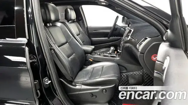 Jeep Grand Cherokee 2018 — ფოტო 12/20