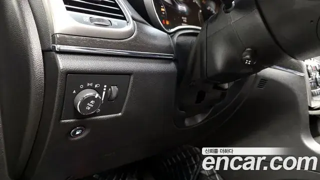 Jeep Grand Cherokee 2018 — ფოტო 16/20