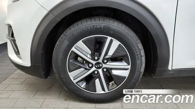 Kia Niro 2020 — Şəkil 13/20