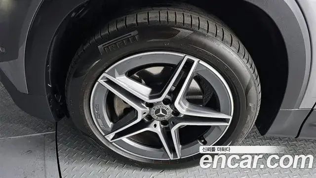 Mercedes-Benz GLB-Class 2022 — Photo 2/20