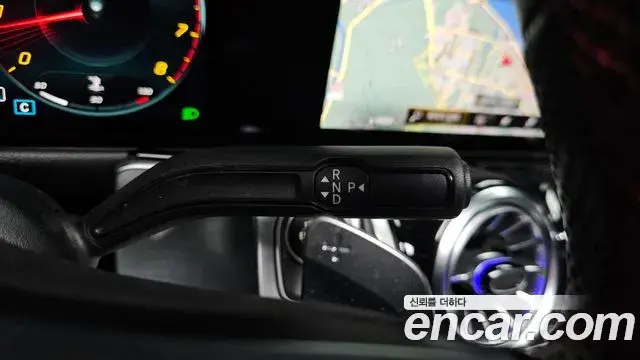 Mercedes-Benz GLB-Class 2022 — Photo 14/20