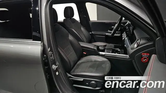 Mercedes-Benz GLB-Class 2022 — Photo 10/20