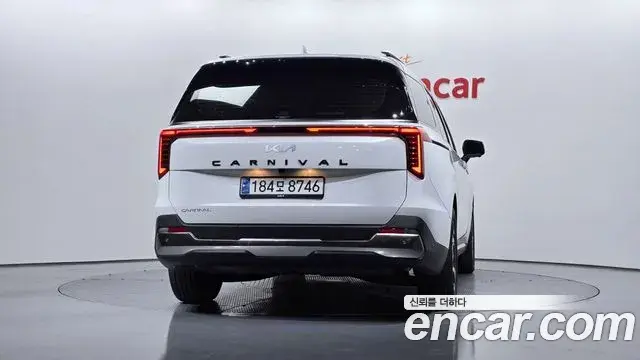 Kia Carnival 2023 — ფოტო 2/20
